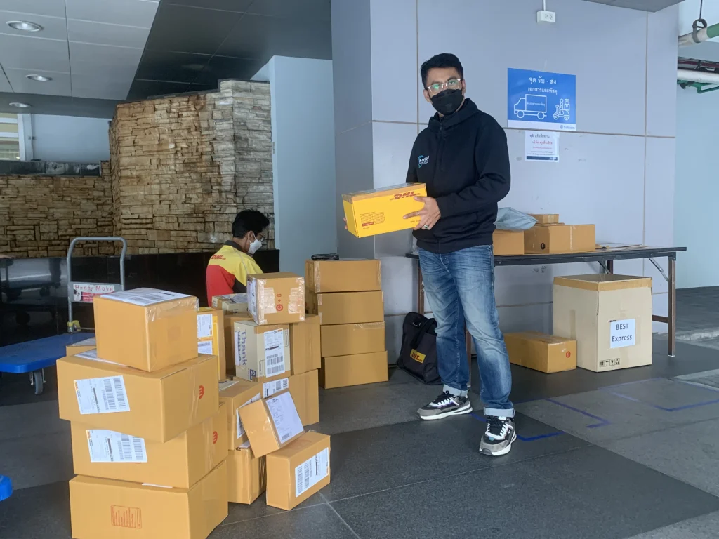 จัดส่ง DHL